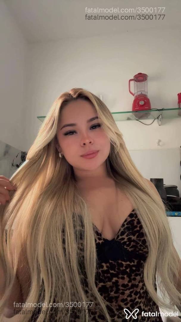 Acompanhante mulher loira (o) de olhos castanhos - Laís Clara