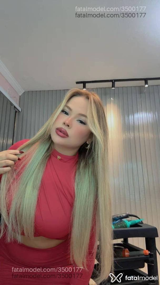 Acompanhante mulher loira (o) de olhos castanhos - Laís Clara