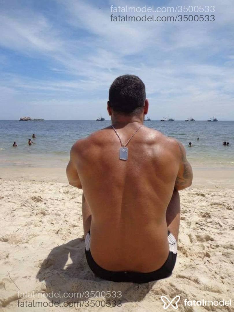 Acompanhante homem com cabelo castanho de olhos castanhos - Raphael