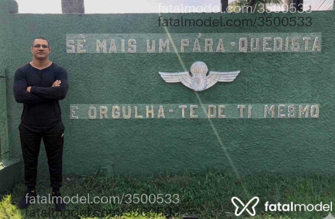 Acompanhante homem com cabelo castanho de olhos castanhos - Raphael