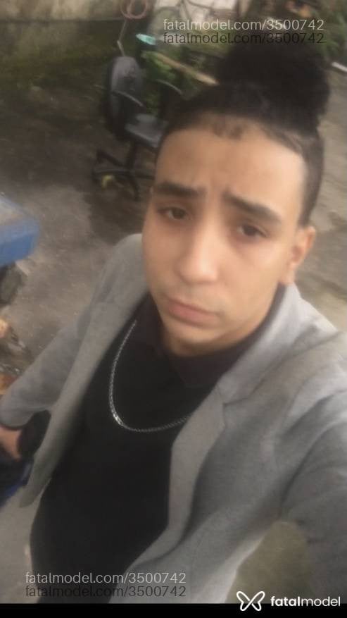 Acompanhante homem com cabelo castanho de olhos pretos - Majestosowolf