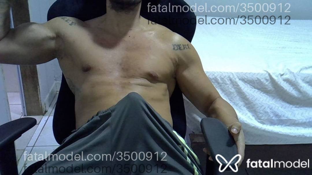 Acompanhante homem morena (o) de olhos pretos - Vinidotado