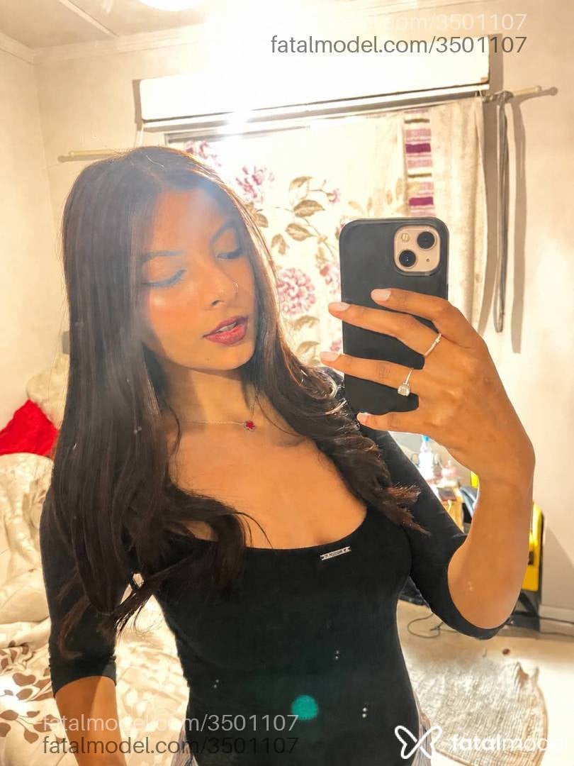Acompanhante mulher morena (o) de olhos castanhos - Emily