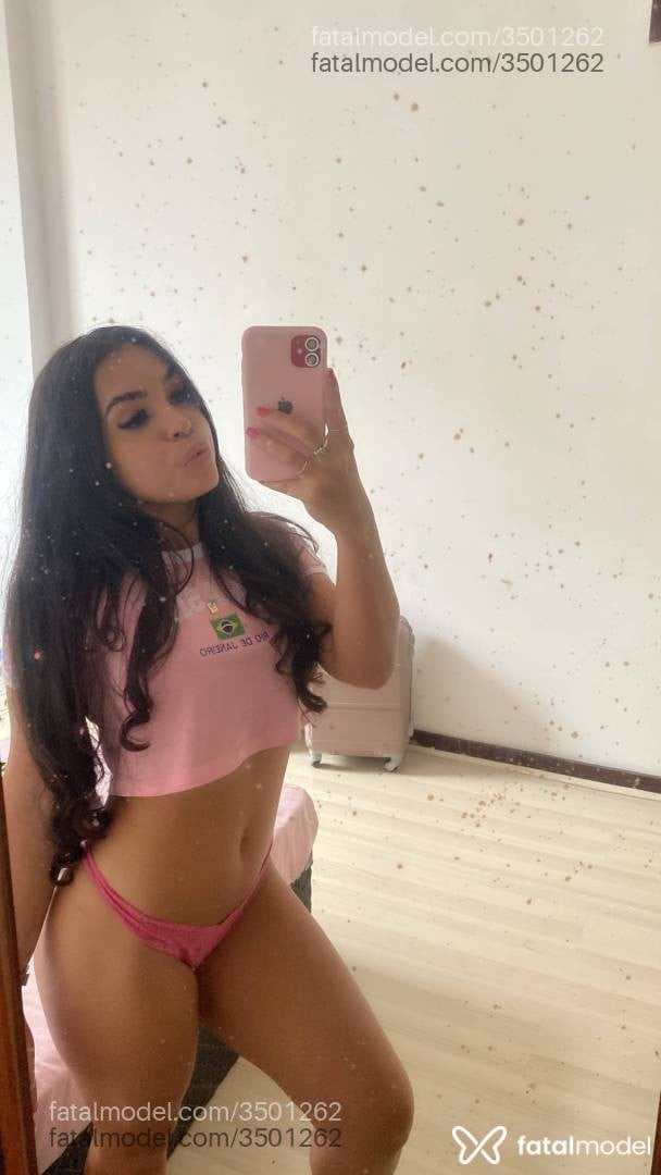 Acompanhante mulher com cabelo castanho de olhos castanhos - Larissa
