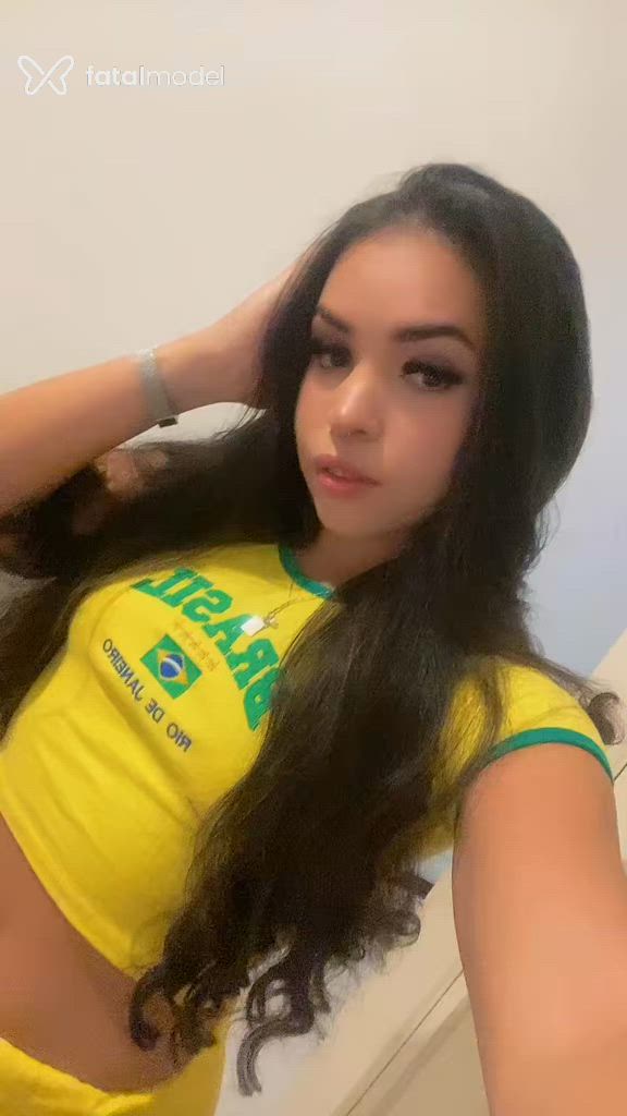 Acompanhante mulher com cabelo castanho de olhos castanhos - Larissa