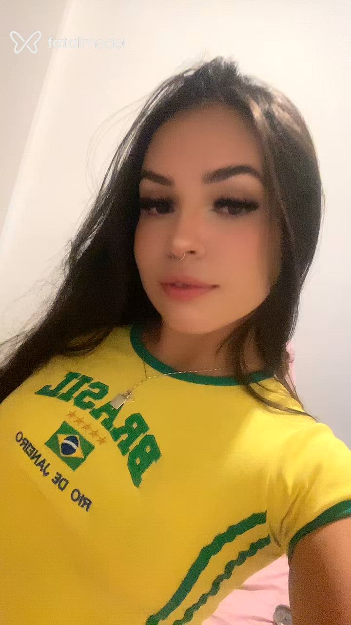 Acompanhante mulher com cabelo castanho de olhos castanhos - Larissa
