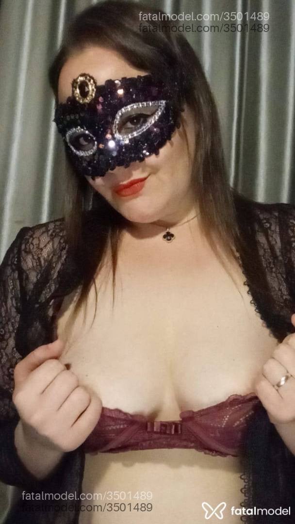 Acompanhante mulher loira (o) de olhos castanhos - BrendaWife