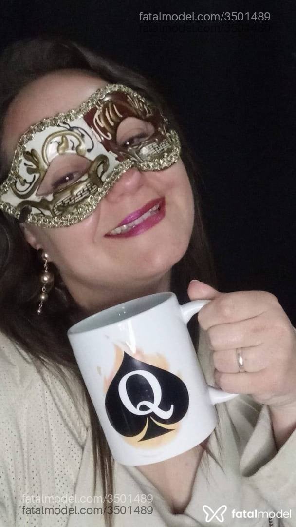 Acompanhante mulher loira (o) de olhos castanhos - BrendaWife