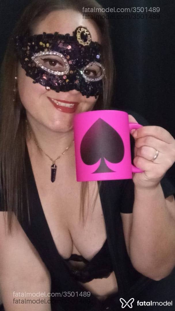 Acompanhante mulher loira (o) de olhos castanhos - BrendaWife