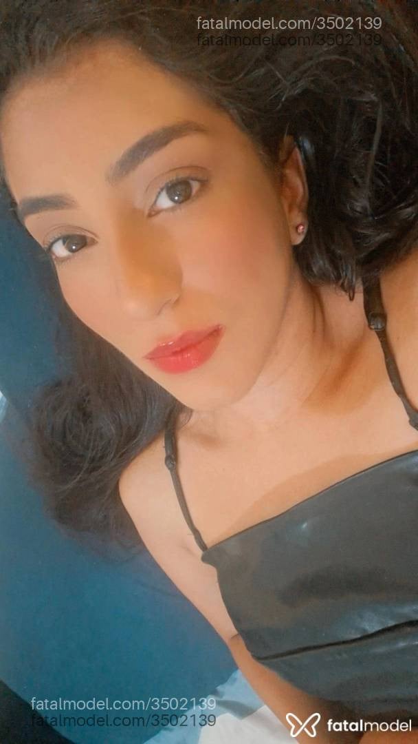 Acompanhante mulher com cabelo castanho de olhos castanhos - Roberta