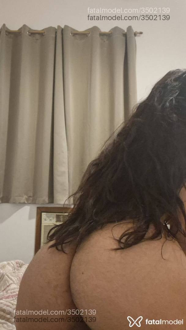 Acompanhante mulher com cabelo castanho de olhos castanhos - Roberta