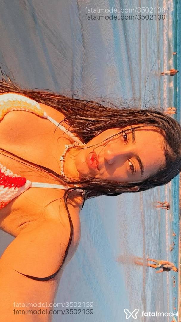 Acompanhante mulher com cabelo castanho de olhos castanhos - Roberta