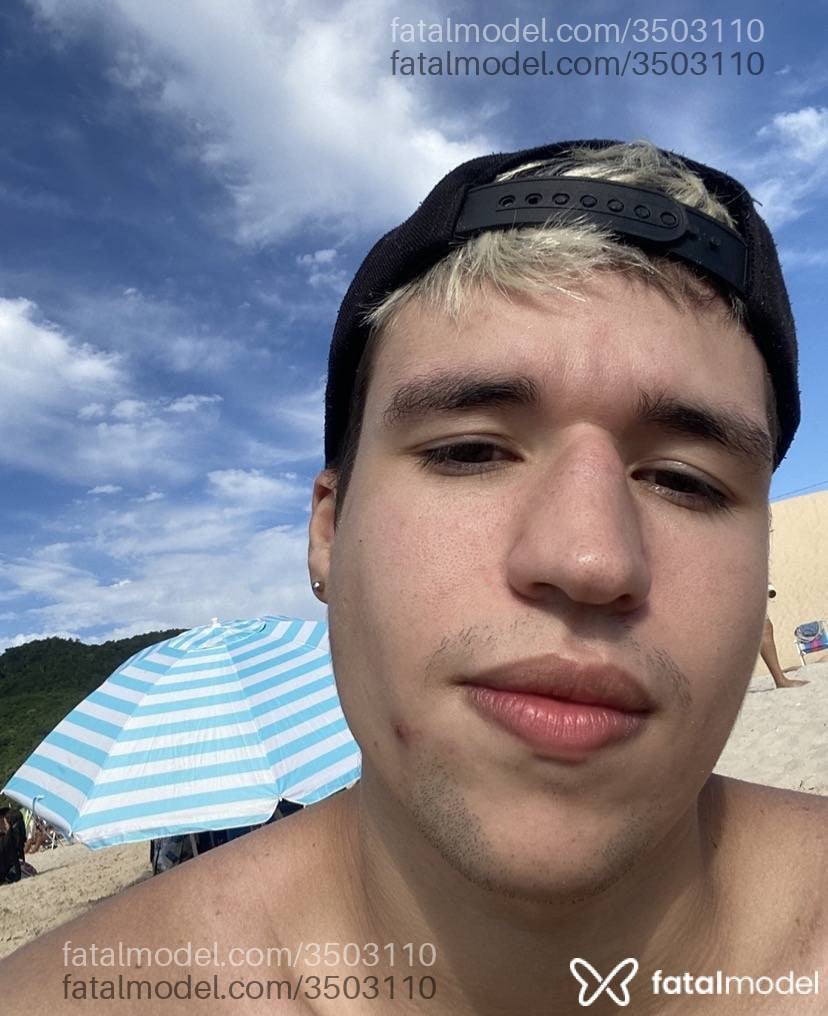 Acompanhante homem com cabelo castanho de olhos castanhos - Hylan