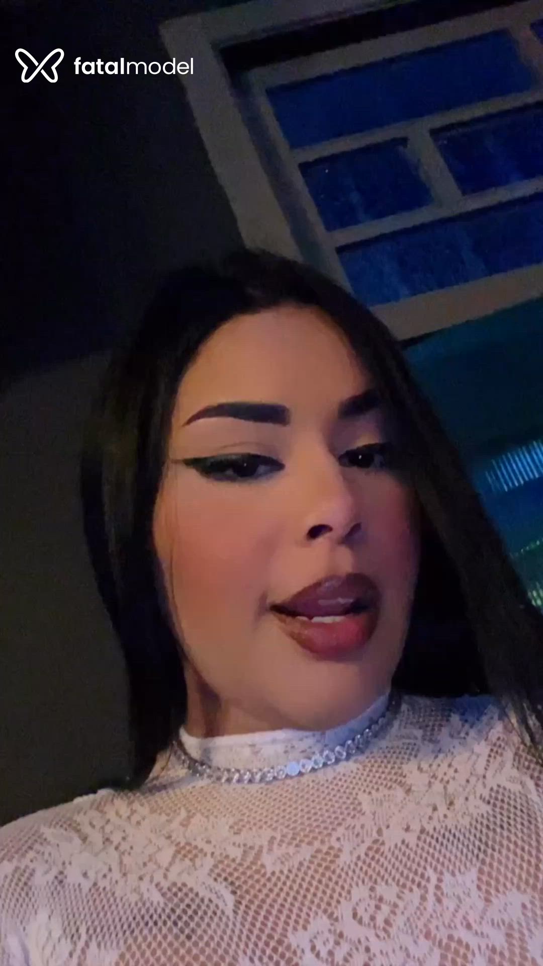 Acompanhante mulher morena (o) de olhos pretos - Dominik