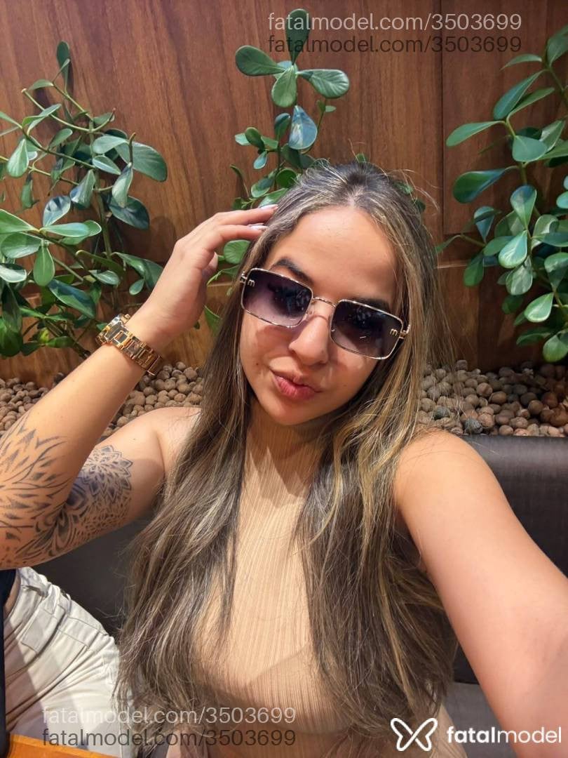 Acompanhante mulher loira (o) de olhos verdes - Clara