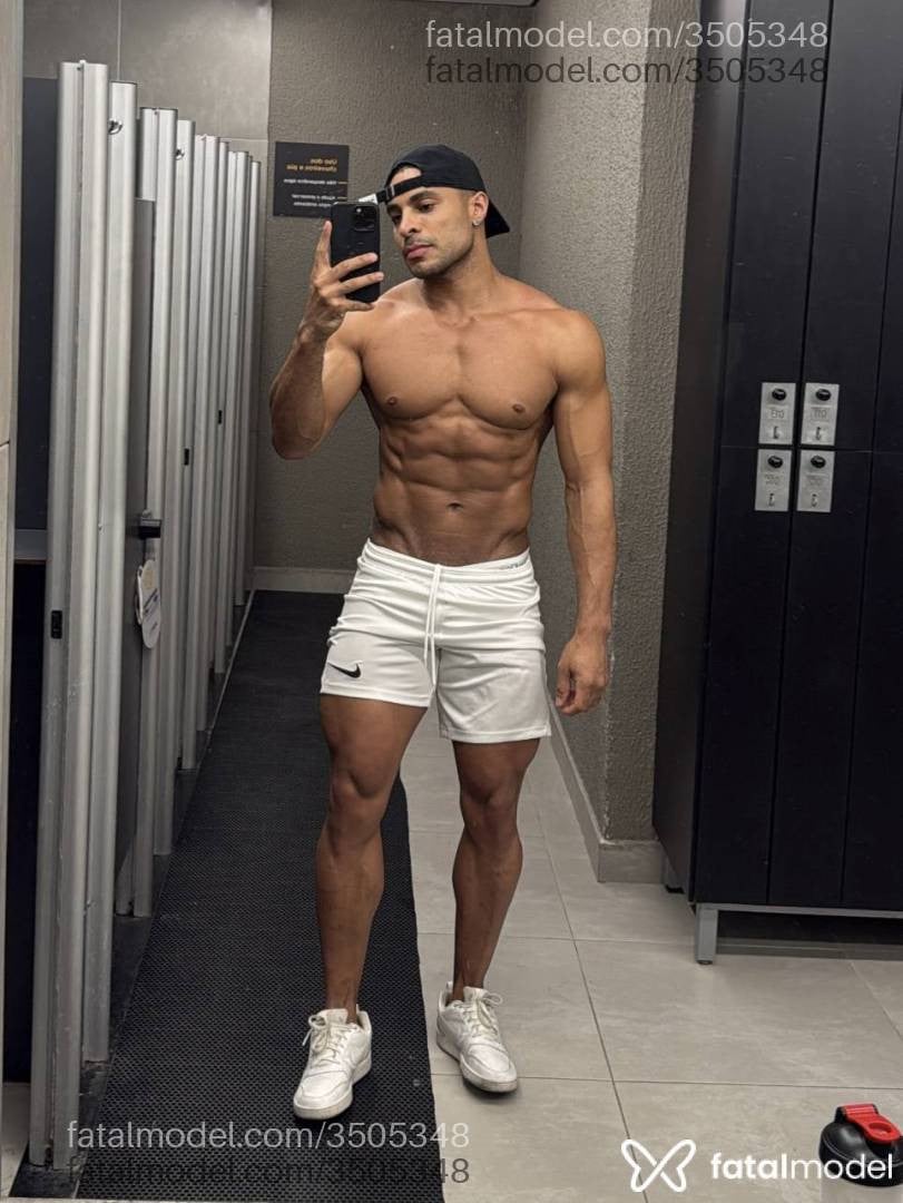 Acompanhante homem com cabelo castanho de olhos pretos - Giovani Gonçalves Acompanhante homem com cabelo castanho de olhos pretos - Giovani Gonçalves