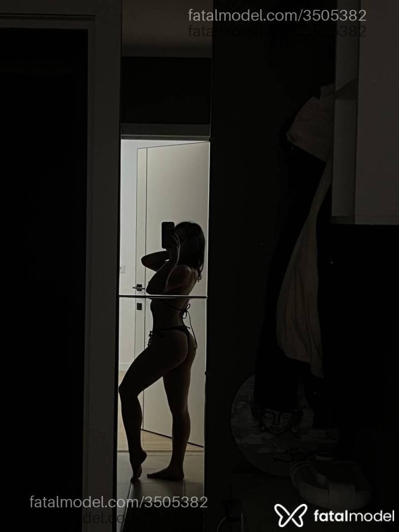 Acompanhante mulher morena (o) de olhos castanhos - Ellen