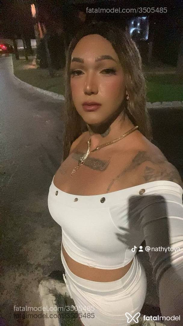 Acompanhante mulher trans ruiva (o) de olhos castanhos - Lhunna