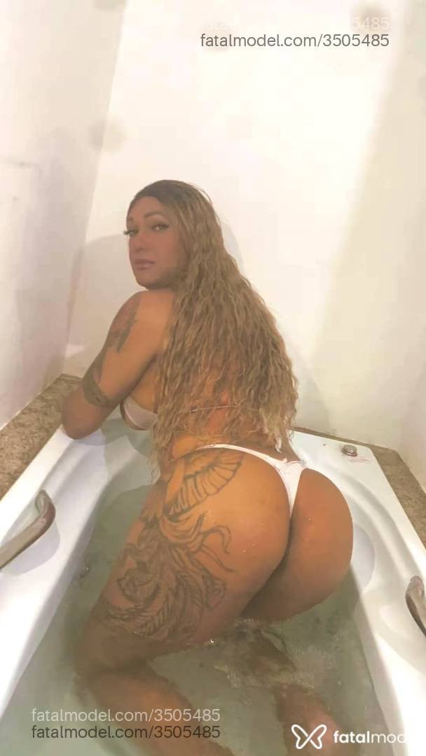 Acompanhante mulher trans ruiva (o) de olhos castanhos - Natacha