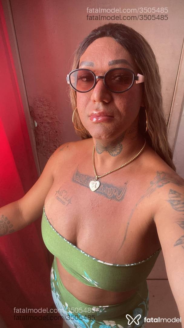 Acompanhante mulher trans ruiva (o) de olhos castanhos - Natacha