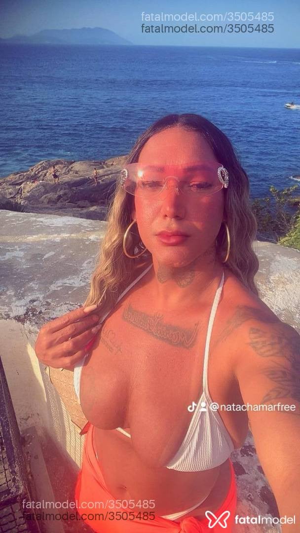 Acompanhante mulher trans ruiva (o) de olhos castanhos - Thayssa