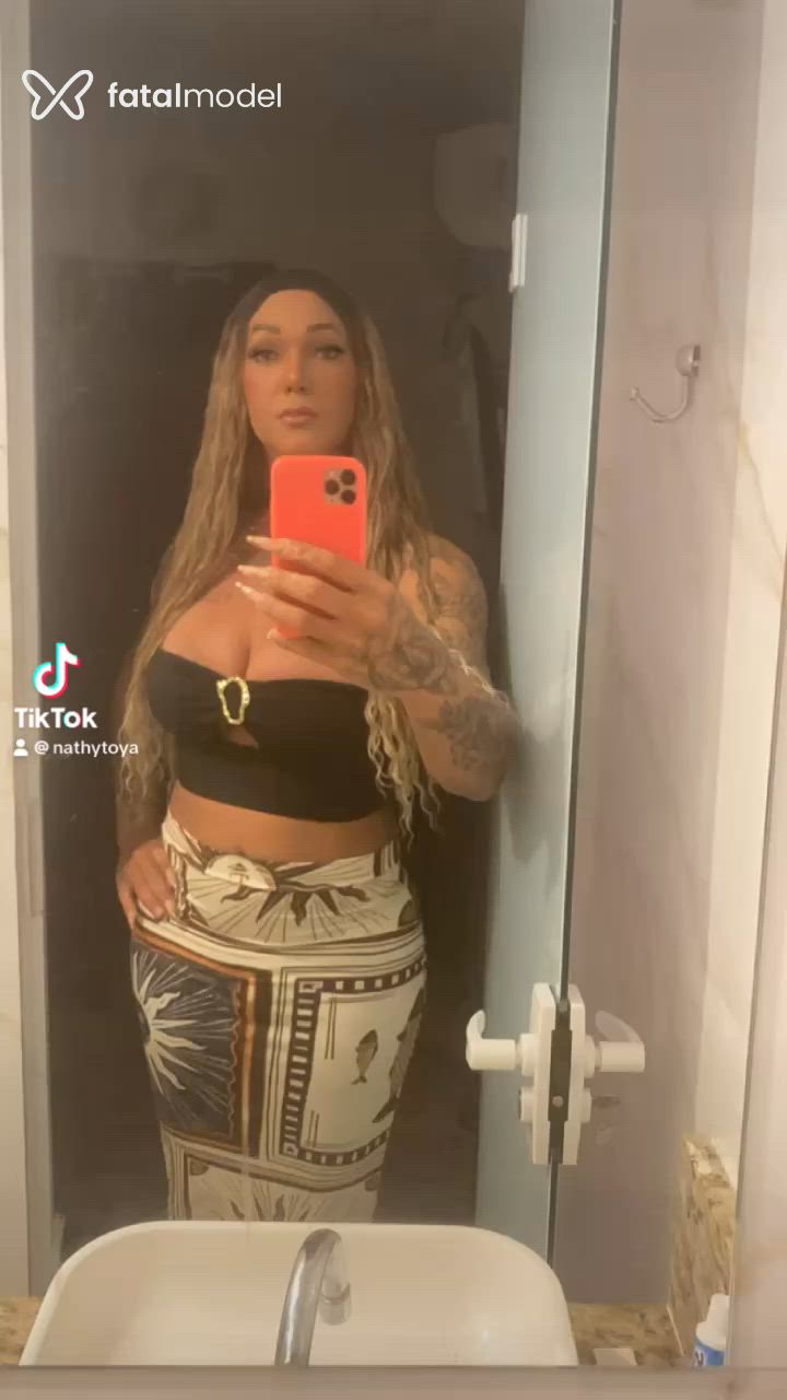 Acompanhante mulher trans ruiva (o) de olhos castanhos - Natacha