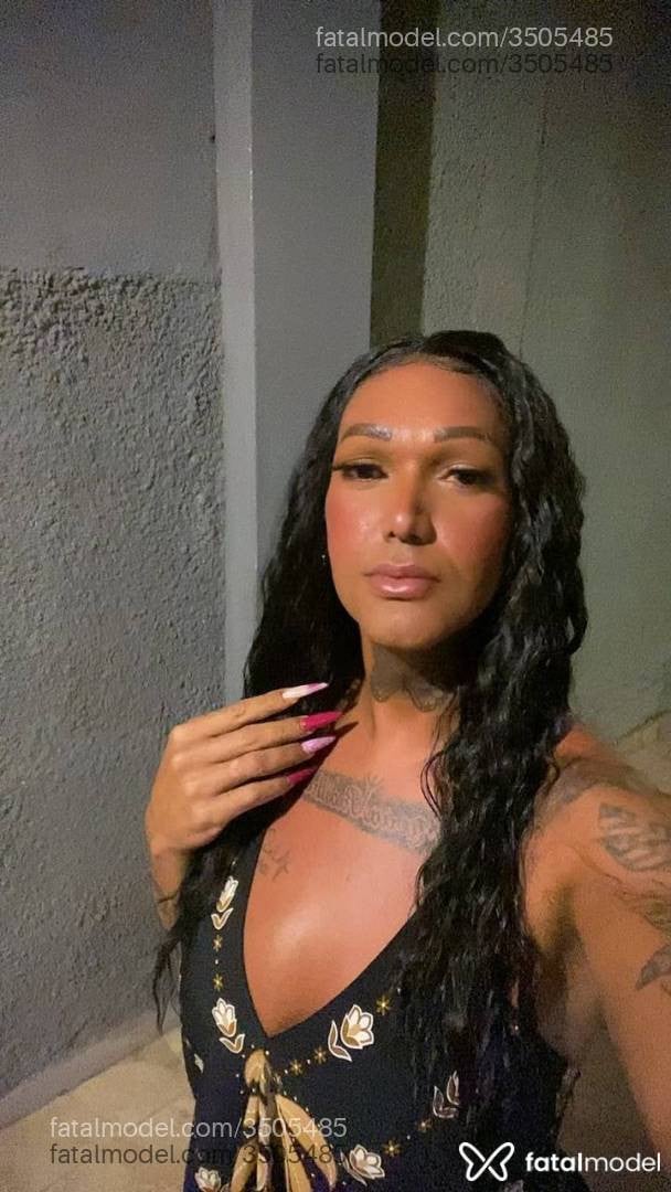Acompanhante mulher trans ruiva (o) de olhos castanhos - Thayssa