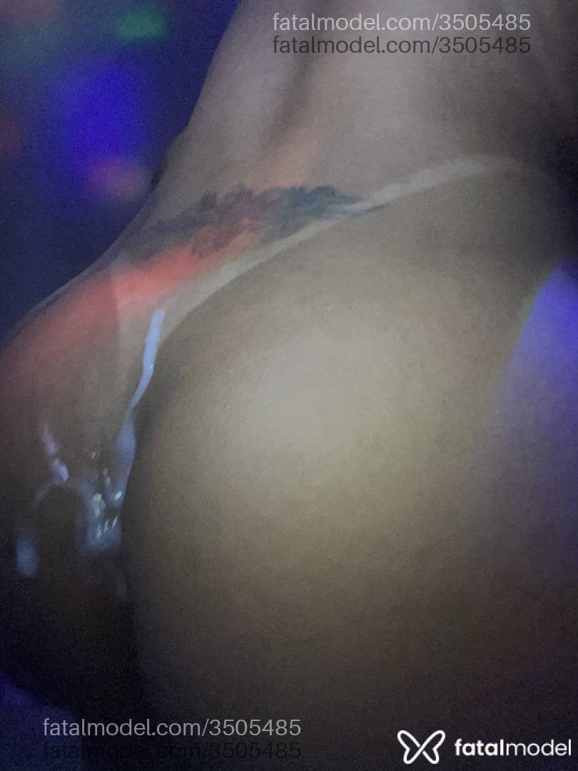 Acompanhante mulher trans ruiva (o) de olhos castanhos - Thayssa