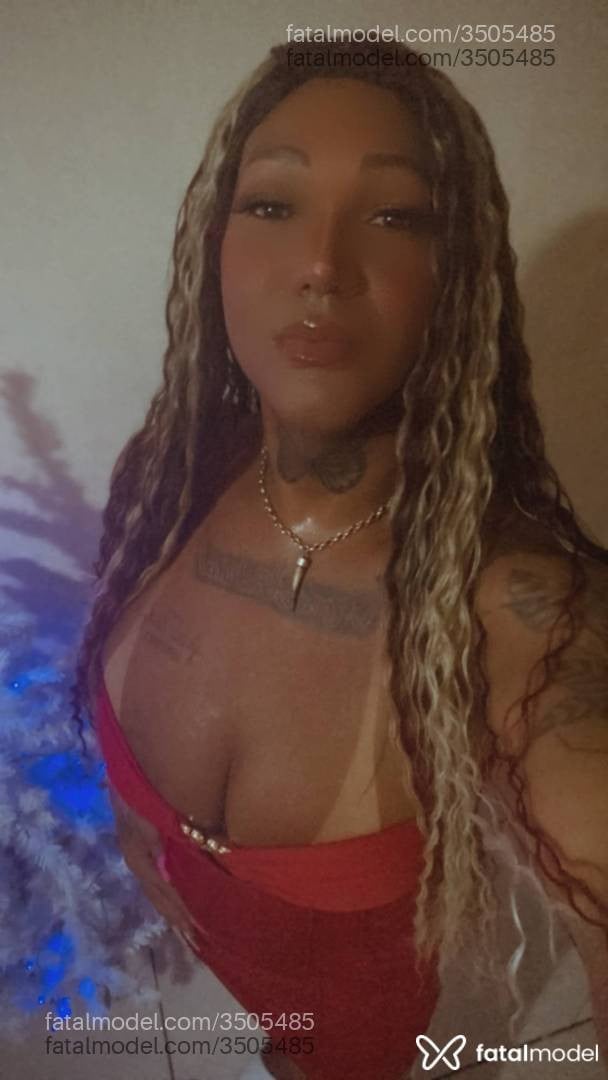 Acompanhante mulher trans ruiva (o) de olhos castanhos - Lhunna