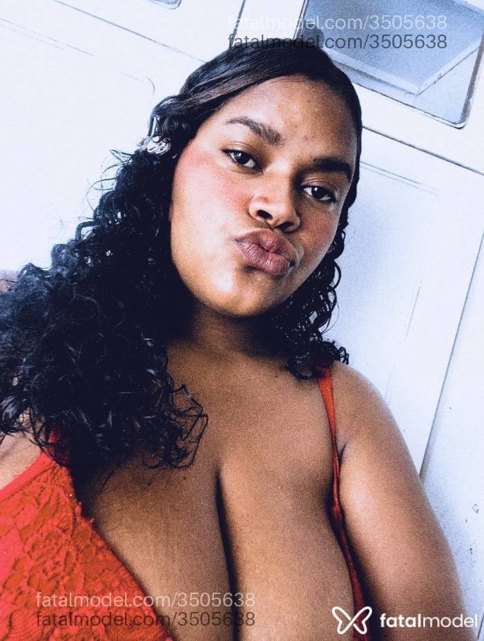 Acompanhante mulher morena (o) de olhos castanhos - Larih