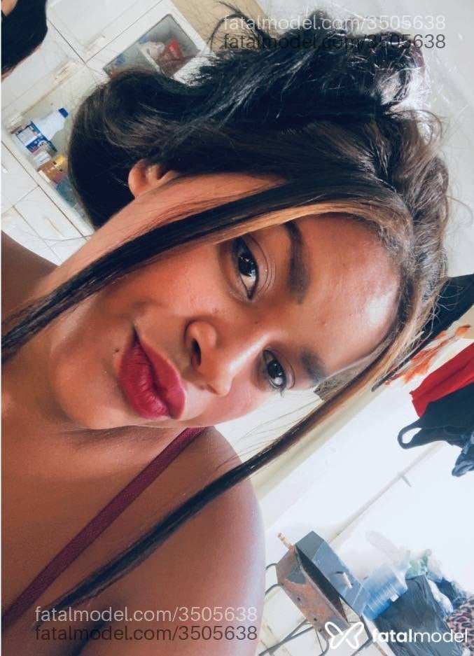 Acompanhante mulher morena (o) de olhos castanhos - Larih