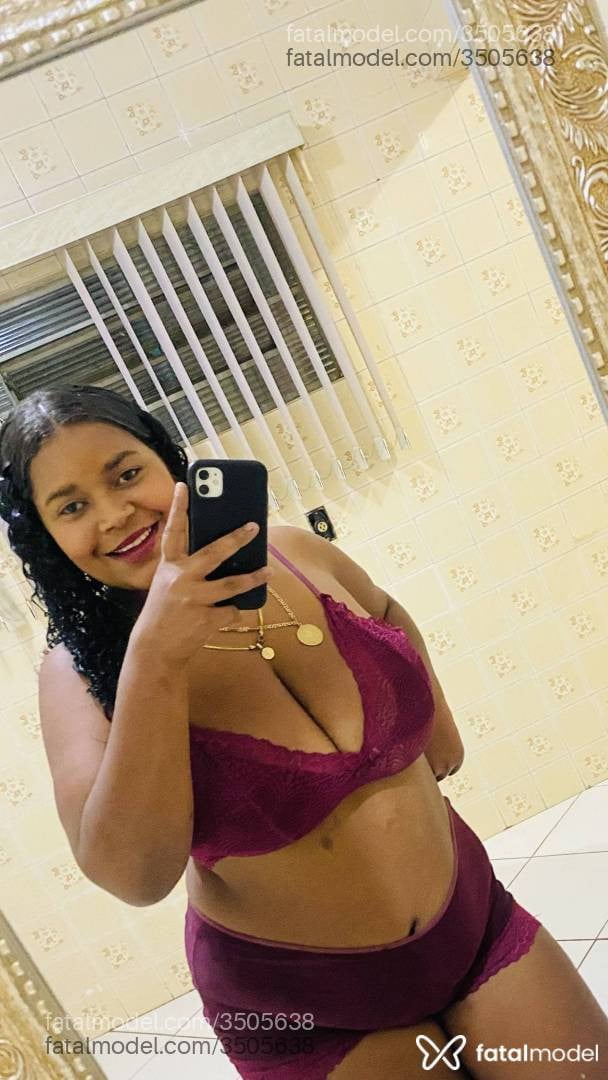 Acompanhante mulher morena (o) de olhos castanhos - Larih