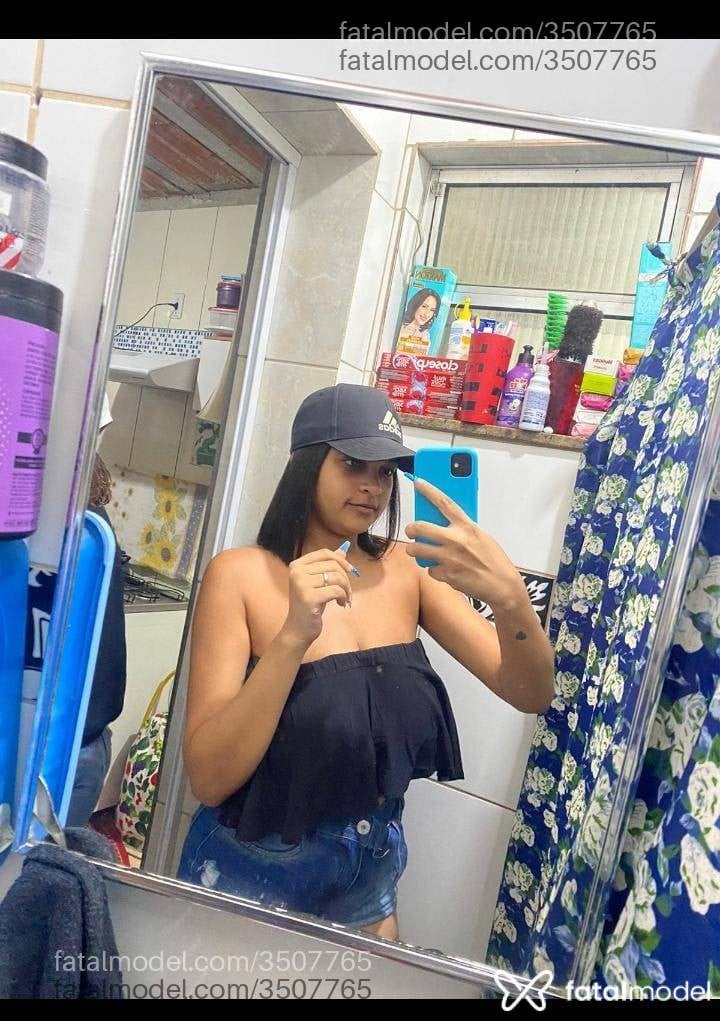 Acompanhante mulher morena (o) de olhos castanhos - Melany