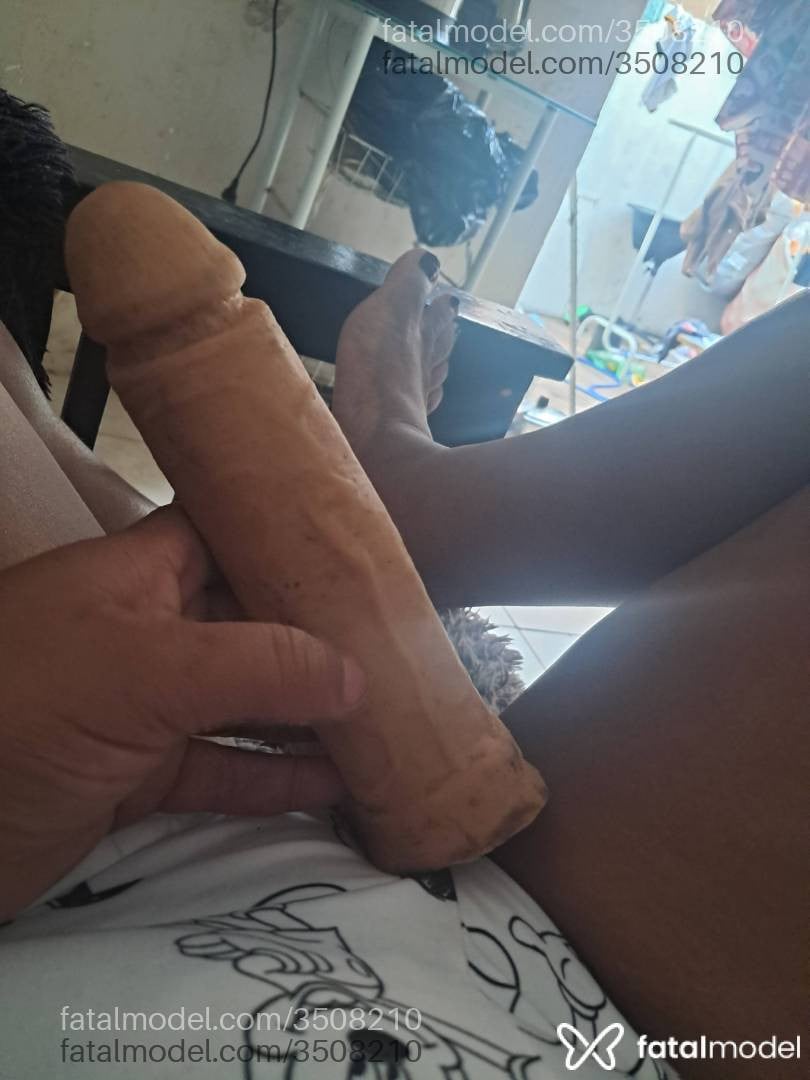 Acompanhante mulher morena (o) de olhos pretos - Minera