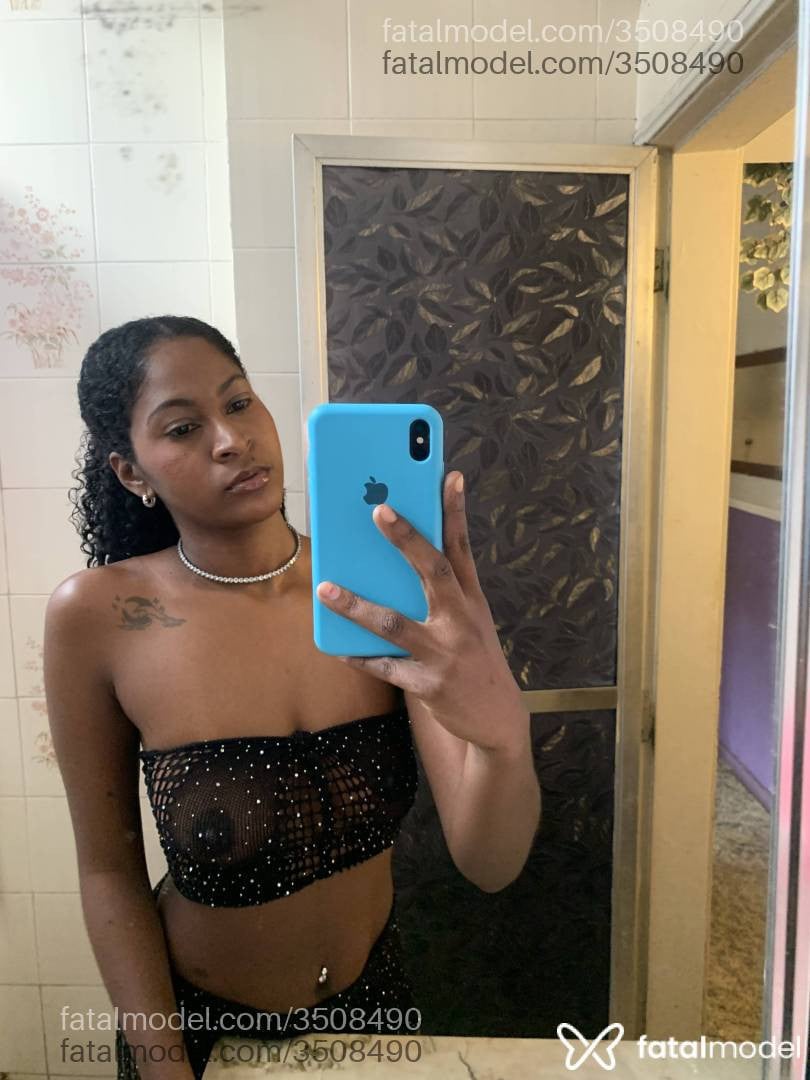 Acompanhante mulher morena (o) de olhos pretos - Solzinha