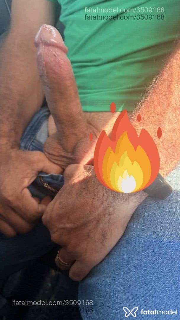Acompanhante homem com cabelo castanho de olhos castanhos - Bernado Acompanhante homem com cabelo castanho de olhos castanhos - Bernado