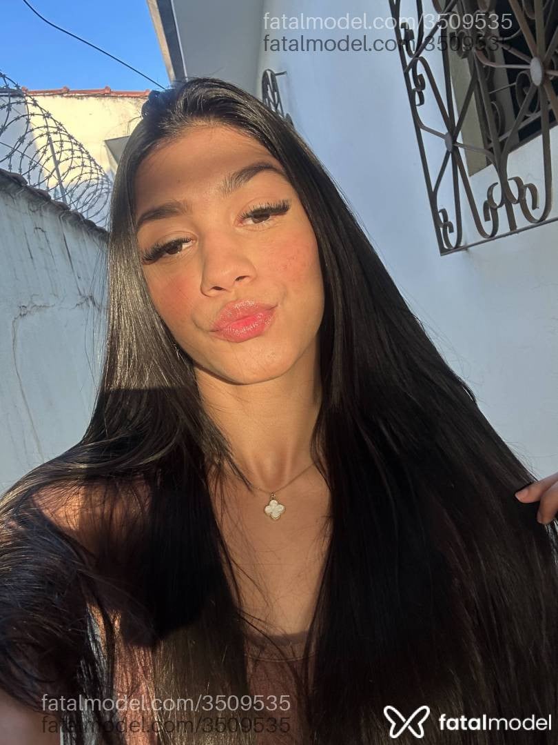 Acompanhante mulher morena (o) de olhos castanhos - Luana