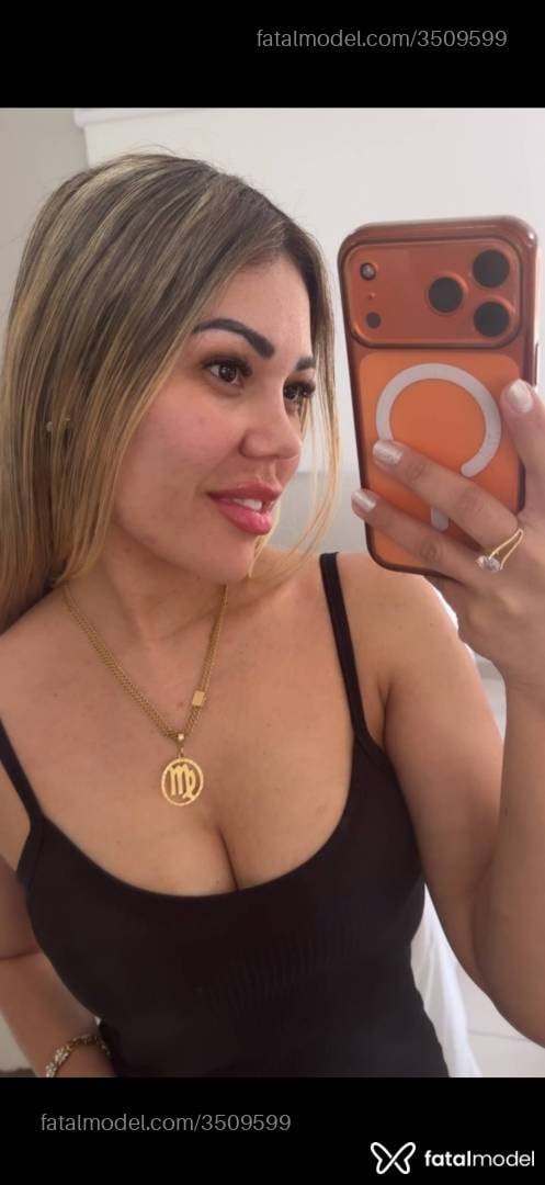Acompanhante mulher loira (o) de olhos castanhos - Yasmin Damaceno