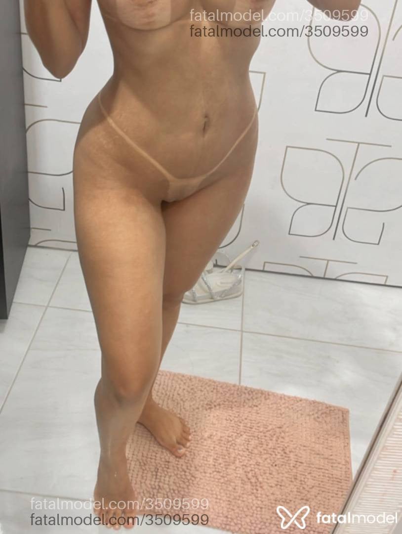 Acompanhante mulher loira (o) de olhos castanhos - Yasmin