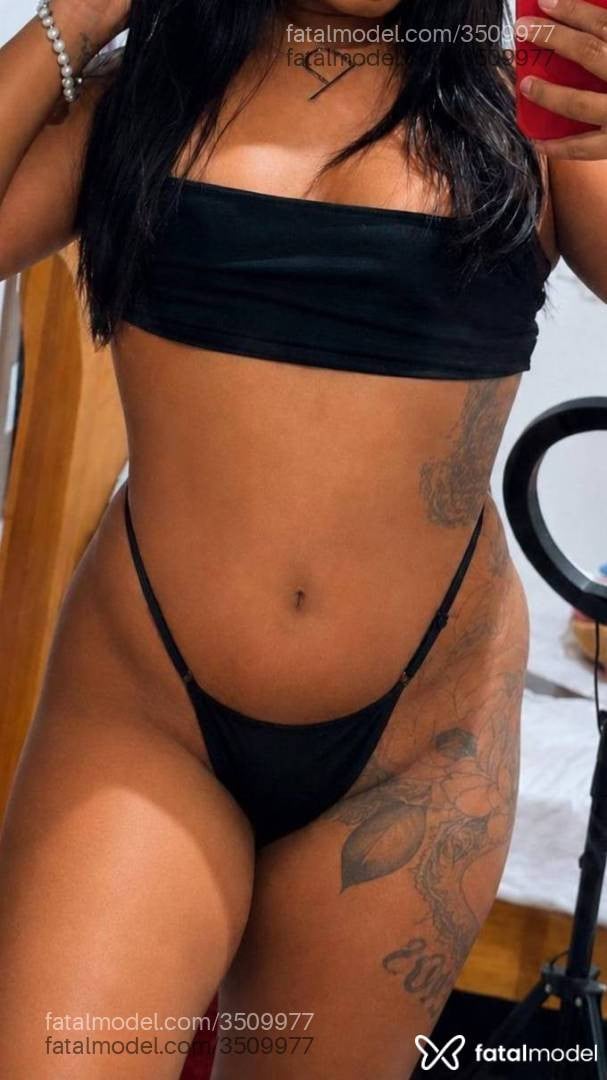 Acompanhante mulher com cabelo castanho de olhos pretos - Lorena