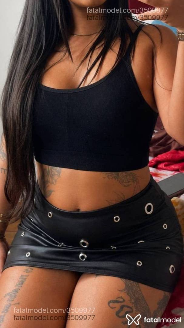 Acompanhante mulher com cabelo castanho de olhos pretos - Lorena
