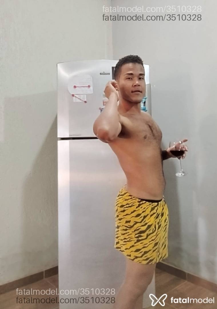 Acompanhante homem com cabelo castanho de olhos castanhos - Hugo