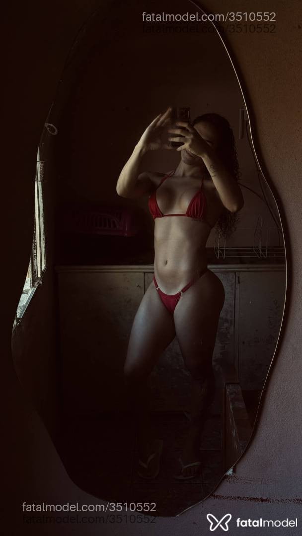 Acompanhante mulher trans morena (o) de olhos castanhos - Jade