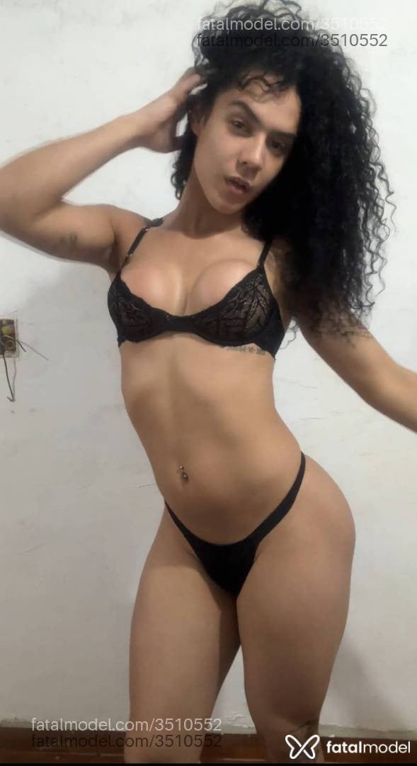Acompanhante mulher trans morena (o) de olhos castanhos - Jade