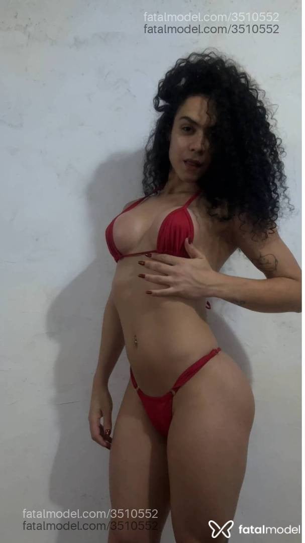 Acompanhante mulher trans morena (o) de olhos castanhos - Jade