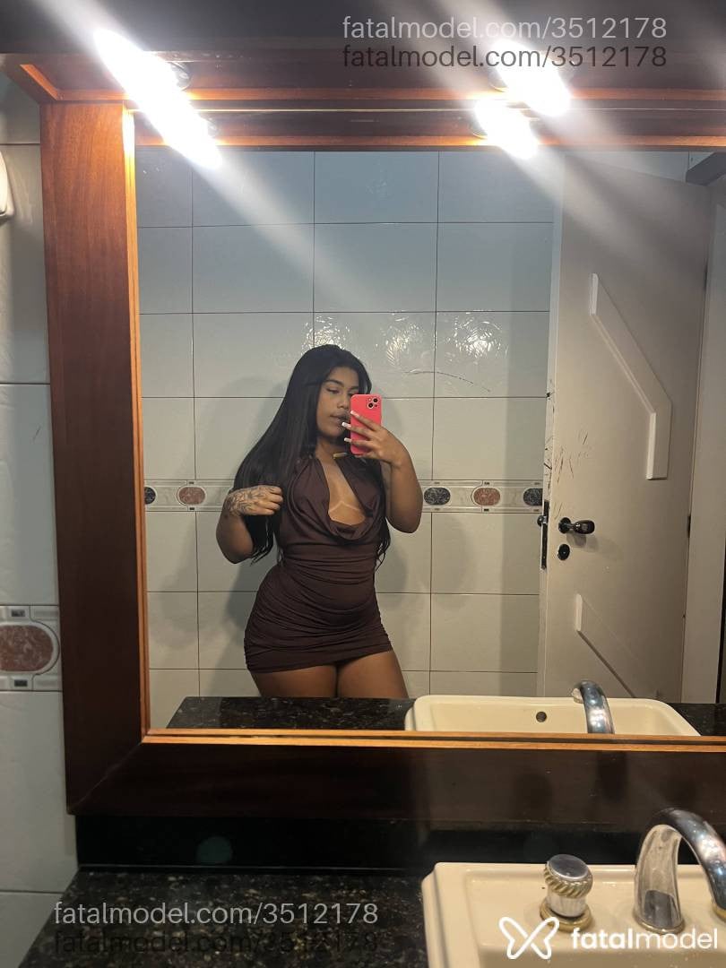 Acompanhante mulher morena (o) de olhos castanhos - Iiz angel