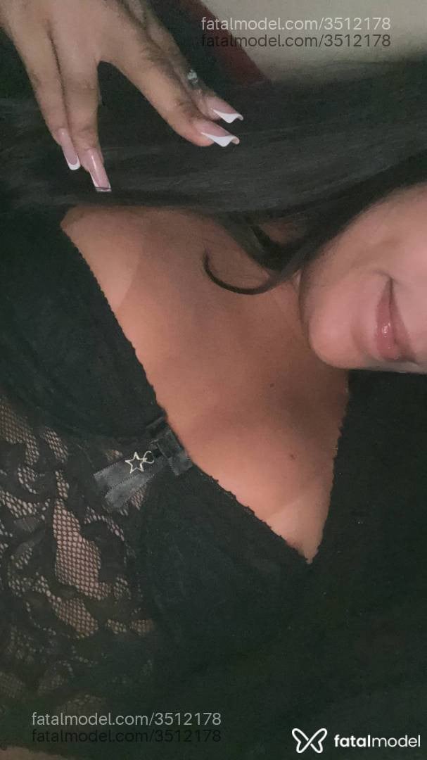 Acompanhante mulher morena (o) de olhos castanhos - Iiz angel