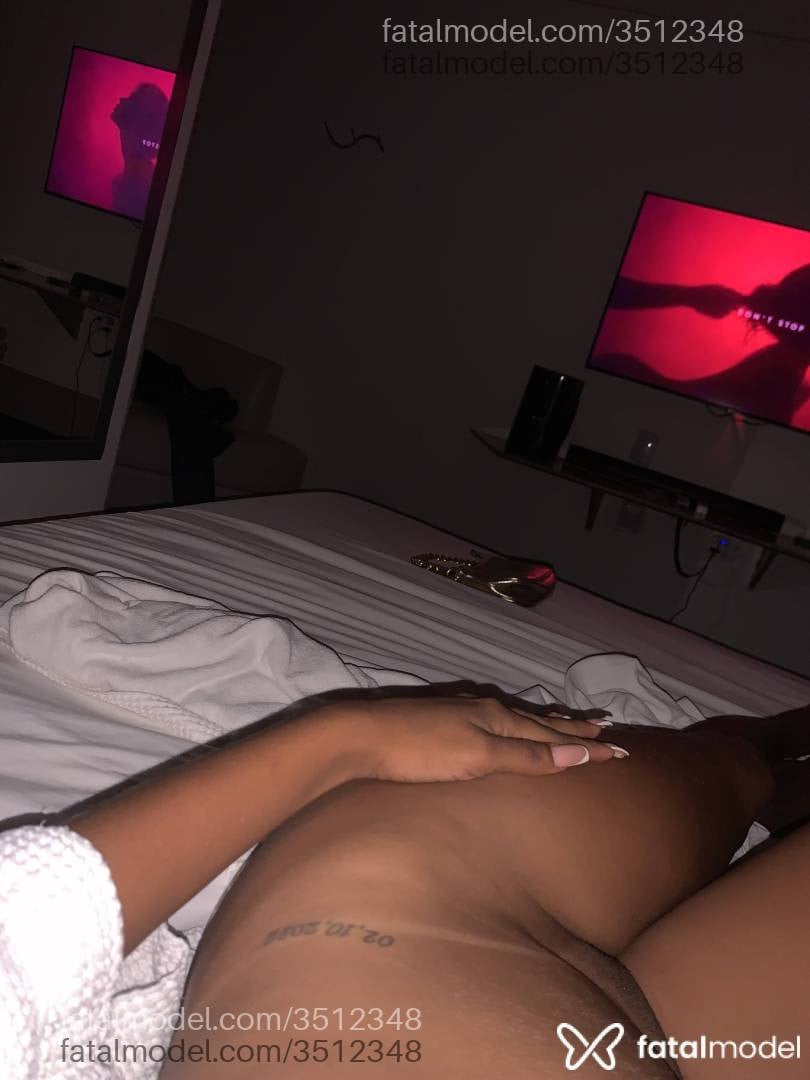 Acompanhante mulher morena (o) de olhos pretos - Gabyy