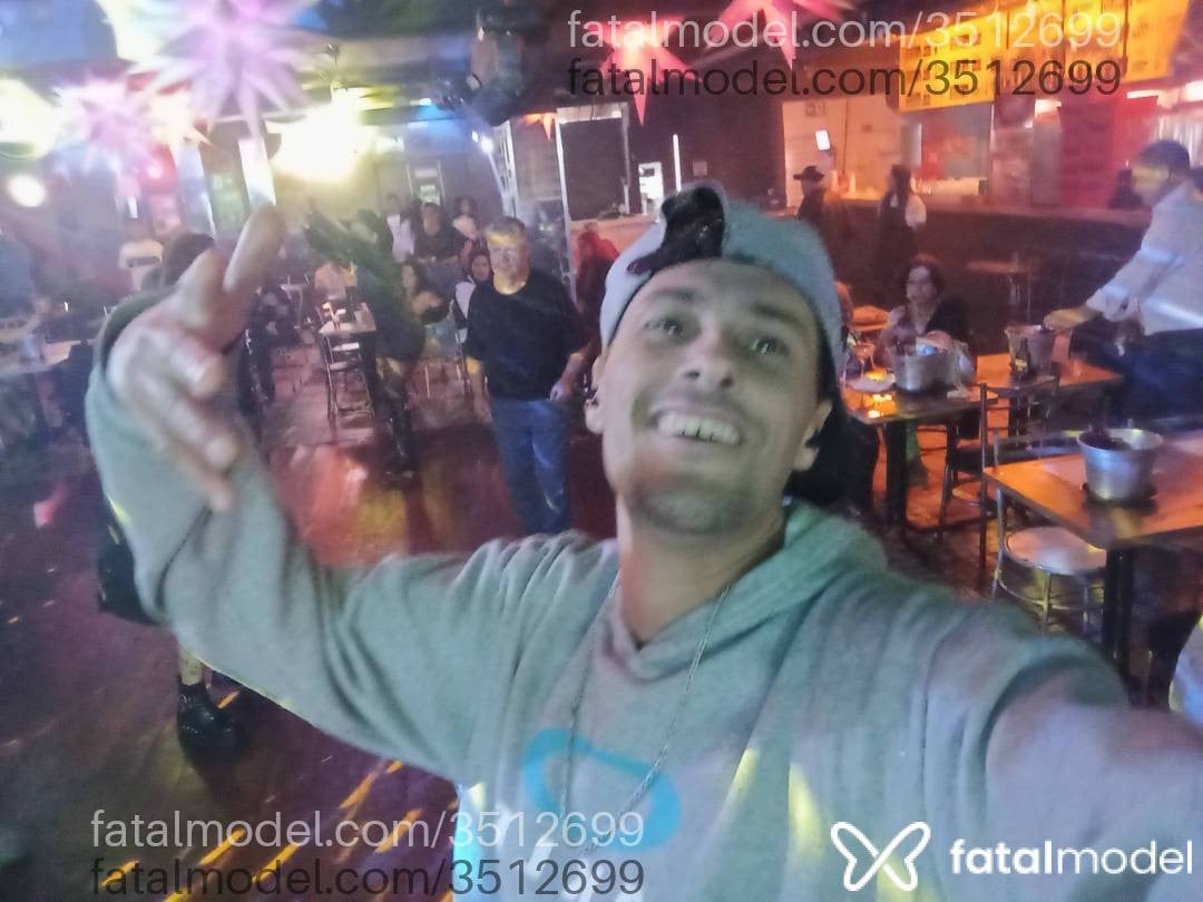 Acompanhante homem morena (o) de olhos castanhos - Guilherme