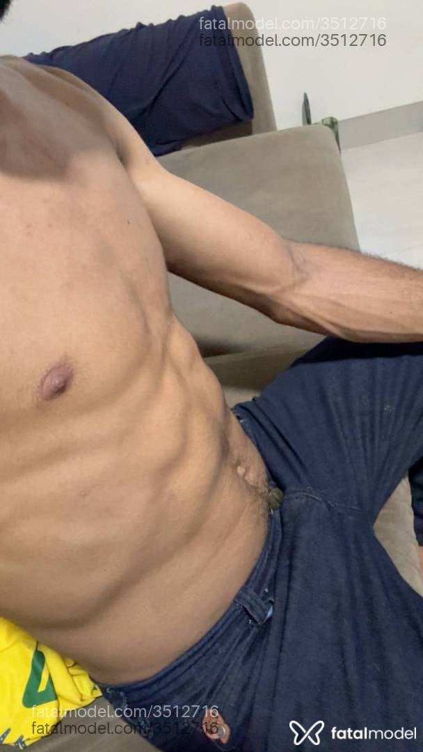 Acompanhante homem morena (o) de olhos castanhos - Gustavo